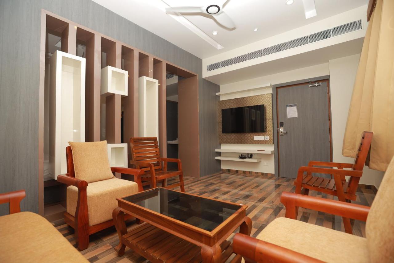 Sree Bharat Residency Hotel Alandurai ภายนอก รูปภาพ